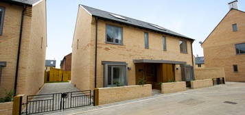 3 bed semi-detached house to rent