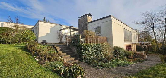 Einfamilienhaus im Bungalow-Stil in schöner und ruhiger Lage im Mittelrain