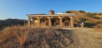 Chalet en Almogía