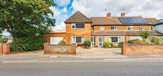 5 bedroom semi-detached house for sale