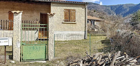 Maison située au Fugeret (04)  - 90 m2 - Terrain palt de 480m²