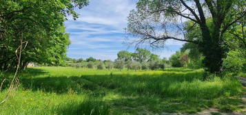 Charmant Mazet autonome sur 1 hectare de terrain