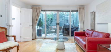 Maisonette to rent in Campden Street, London W8