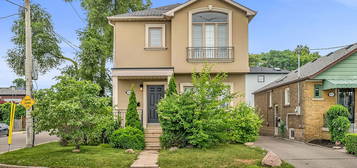 450 Cosburn Ave, Toronto, ON M4J 2N4