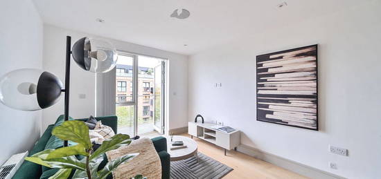 Flat to rent in Lawrence Road, London N15