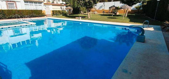 Casa adosada en venta en Calle el Cipres, Platero - El Limón