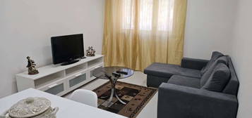 Apartamento T2+1 no centro de Almada, mobilado e equipado. Ref. 5843