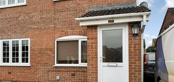 2 bedroom semi-detached house to rent