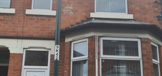 Terraced house to rent in Kimbolton Avenue, Nottingham NG7