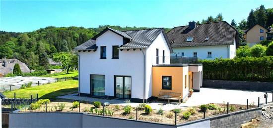 Ruhig gelegener, freistehender Neubau mit Garten, Balkon, Terrasse und Garage in Gerolstein