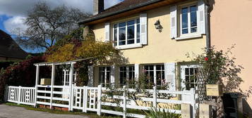 Maison ancienne, 2 chambres, garage, terrain de 20 ares