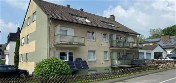 Bergisch Gladbach-Katterbach: Mehrfamilienhaus mit 7 Stellplätzen und 2 Garagen!