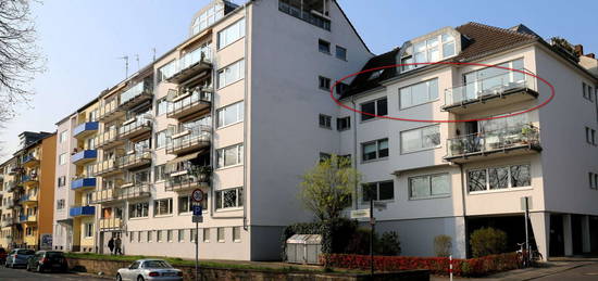 Helle 4 Raum-Wohnung mit Balkon zum Rhein, nähe Kennedybrücke/Zentrum