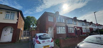 3 bedroom semi-detached house to rent