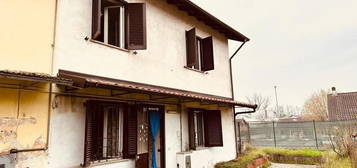 MORTARA VIC.: CASA INDIP. CON RUSTICO E ORTO