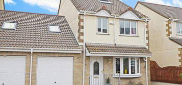 5 bedroom link detached house for sale