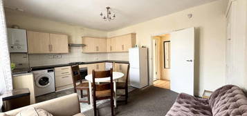 4 bedroom maisonette