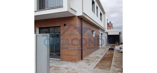 Moradia Geminada T4 c/garagem