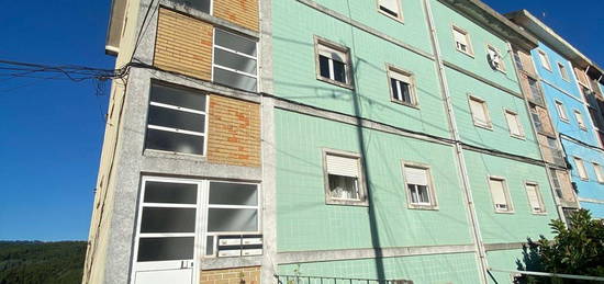 Arrendamento de Apartamento T2  na rua António Jardim, 91