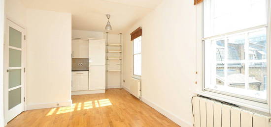 Flat to rent in Lowndes Court, Soho W1F