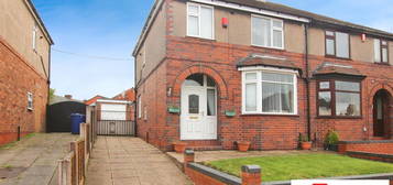 3 bed semi-detached house for sale