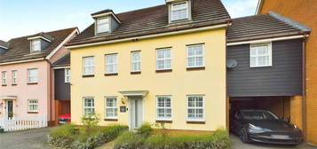 7 bedroom link detached house for sale