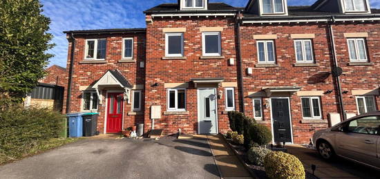 Town house to rent in Claymoor Close, Mansfield, Nottinghamshire NG18