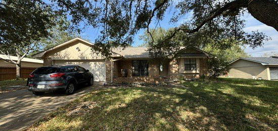 127 Wild Phlox Dr, Bellville, TX 77418