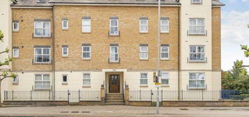 Flat to rent in Richmond Road, Kingston Upon Thames KT2