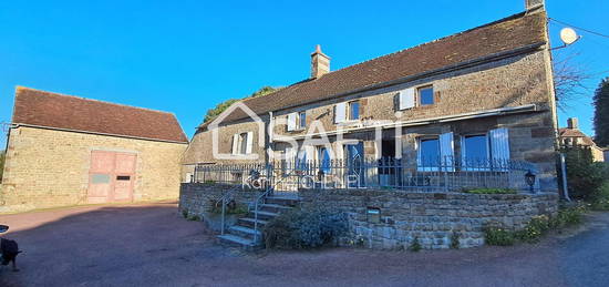 Ancien corps de ferme sur 2.4 hectares