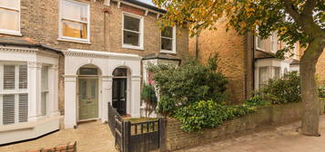 Flat for sale in Melbourne Grove, London SE22