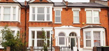 Flat to rent in Beatrice Road, Stroud Green N4