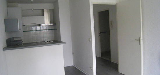 Tres beau t2-32 m2 lille vauban+ belle terrasse+parking s/sol-719 euros chauffage et eau chaude comprise