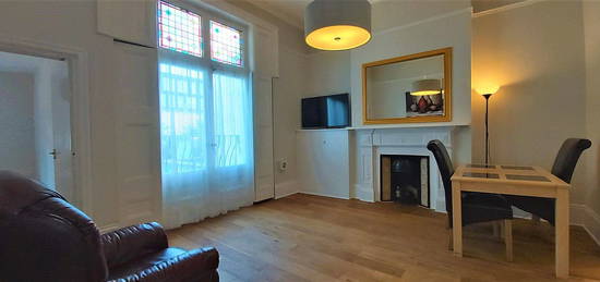 Flat to rent in Thorney Hedge Road, London W4