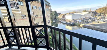 Flat to rent in Wickhams Wharf, Viaduct Road, Ware SG12