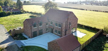 6 bedroom detached house for sale