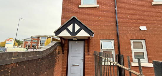 Flat to rent in Cross Street, Sale M33