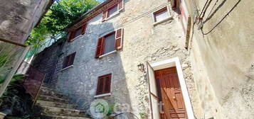 Casa indipendente in Rione I Valente 11