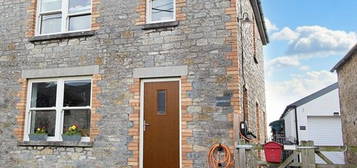 3 bed semi-detached house for sale