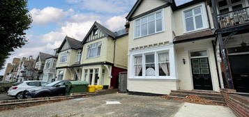 3 bed flat to rent