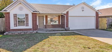 1016 NW 14th Pl, Moore, OK 73160