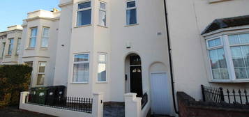 6 bedroom terraced house