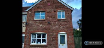 3 bedroom semi-detached house