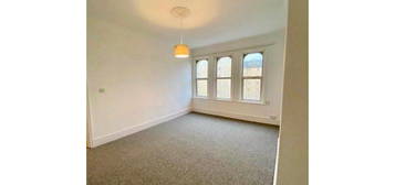 Flat to rent in Warrior Gardens, St. Leonards-On-Sea TN37