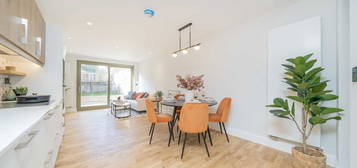 Flat for sale in Hornsey Road, London N7