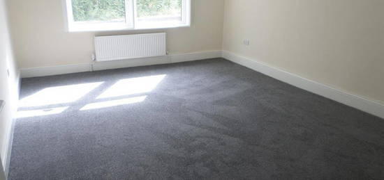 Flat to rent in Derwen Road, Bridgend CF31