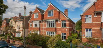 5 bedroom semi-detached house for sale