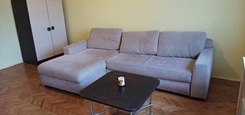 Szolnok belvárosában 2 szobás lakás kiadó