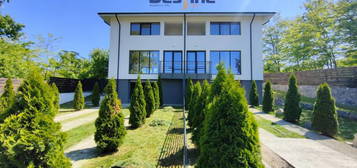 DUPLEX 180 MP UTILI + 450 MP TEREN 700 euro/mp, zona Barnova Pietrarie