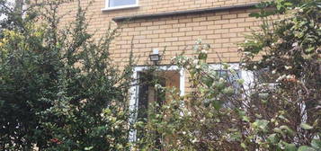 2 bed detached house to rent